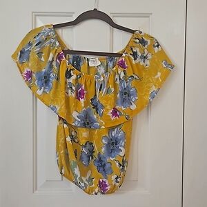 Off shoulders floral blouse